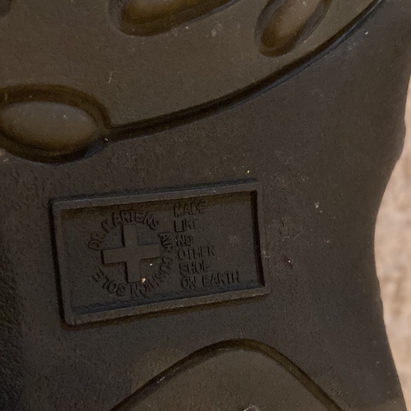 Men’s Dr. Martens Leather Shoes. Size 7 - Picture 5 of 7